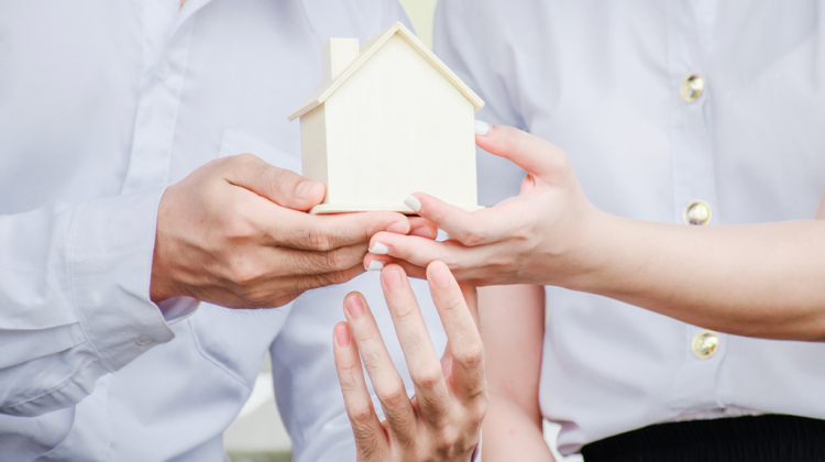 房子共同持有能貸款嗎？破解銀行拒貸內規，必看的資產活化術！